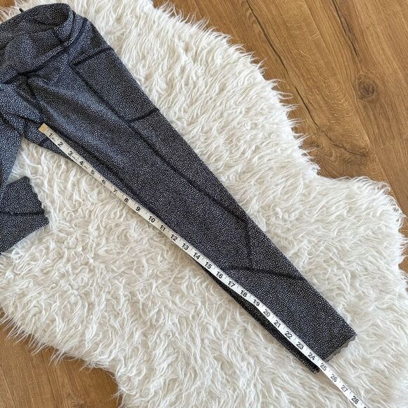 Lululemon Tight Stuff Tight II - Chakra Print Alpine White Black | Size 4 - Picture 8 of 8